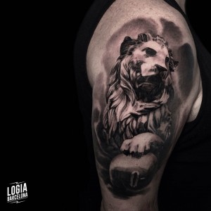 tatuaje_brazo_leon_logiabarcelona_mario_guerrero     